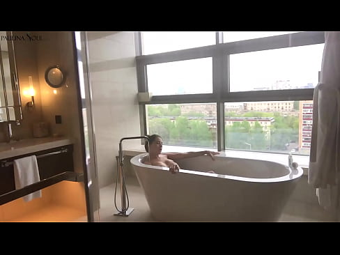❤️ ʻO ka pēpē nui e hoʻopaneʻe ana i kāna pussy i loko o ka lumi lua ❌ Russian porn ma haw.pornochaturbate.ru ❌❤